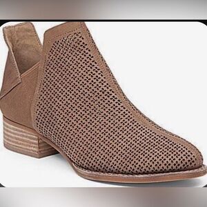 Vince Camuto Celena brown suede perforated booties. Stacked block heel. Size 10.